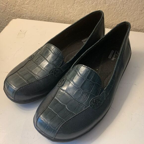 Clark's Collection Blue Faux Reptile Rubber Sole Slip Ons - Picture 1 of 9
